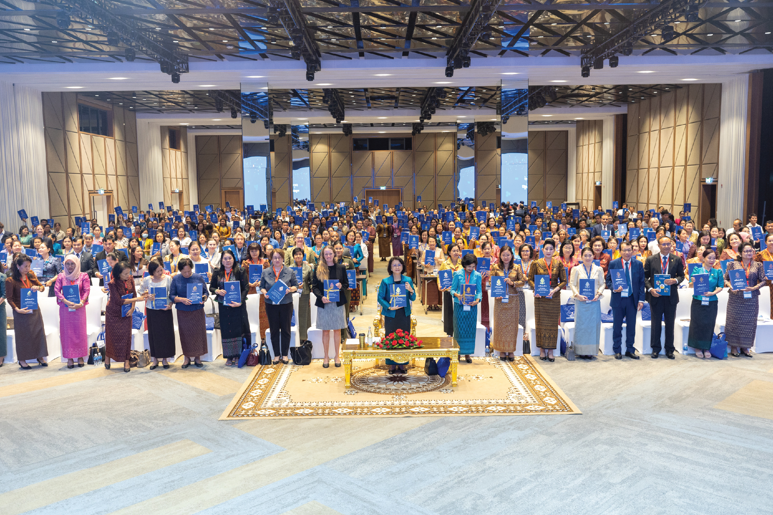 ​ការគាំទ្រលើផ្នែកគោលនយោបាយ