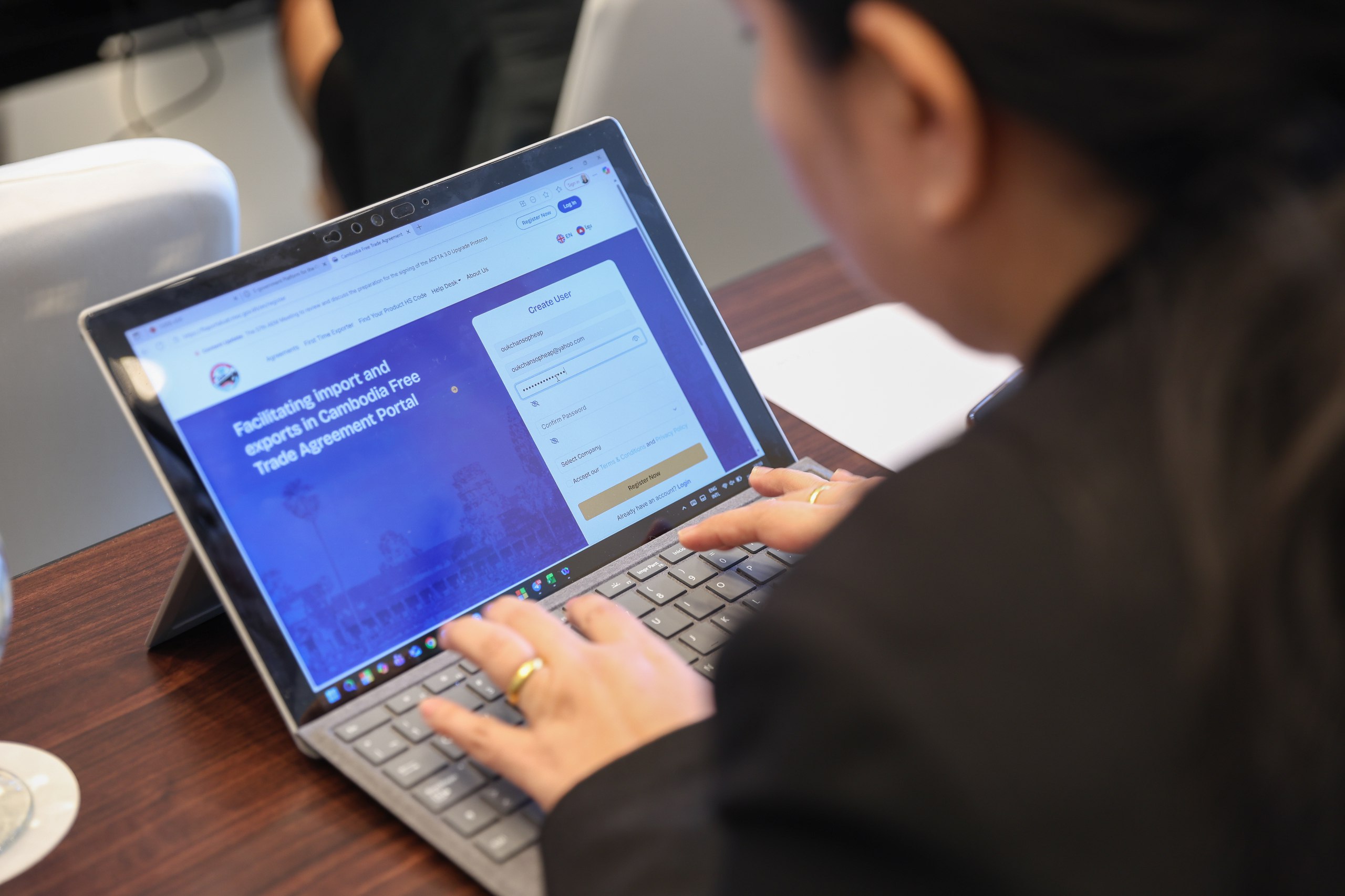 អូស្ត្រាលីជំរុញការផ្លាស់ប្តូរពាណិជ្ជកម្មឌីជីថលរបស់កម្ពុជា