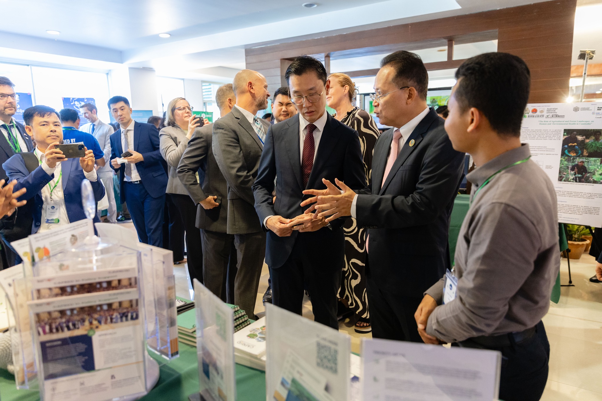 Cambodia climate change forum convenes for climate action coordination    