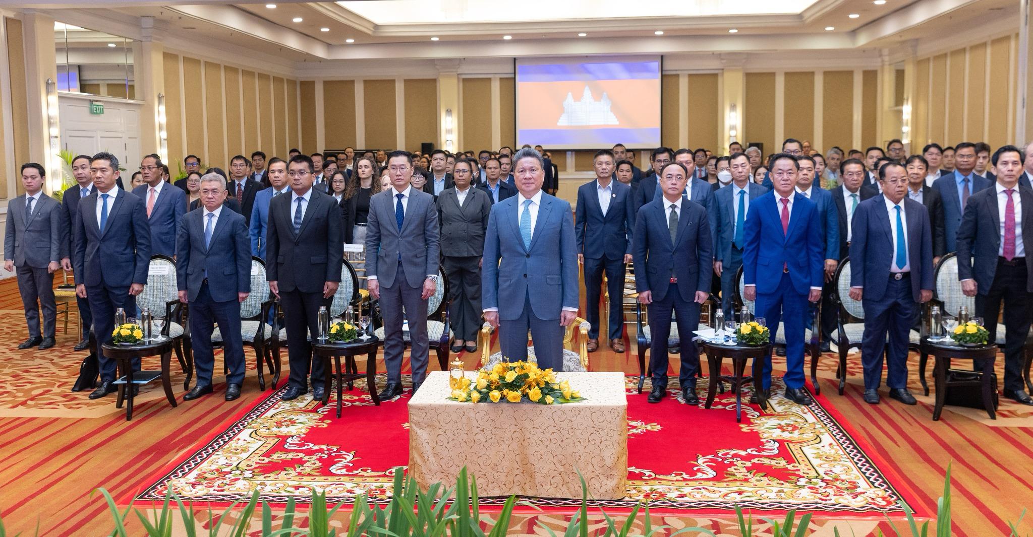 កិច្ចសន្ទនាដ៏រឹងមាំរវាងរដ្ឋាភិបាល និងផ្នែកធុរកិច្ច គឺមានសារៈសំខាន់សម្រាប់ការរីកចម្រើន